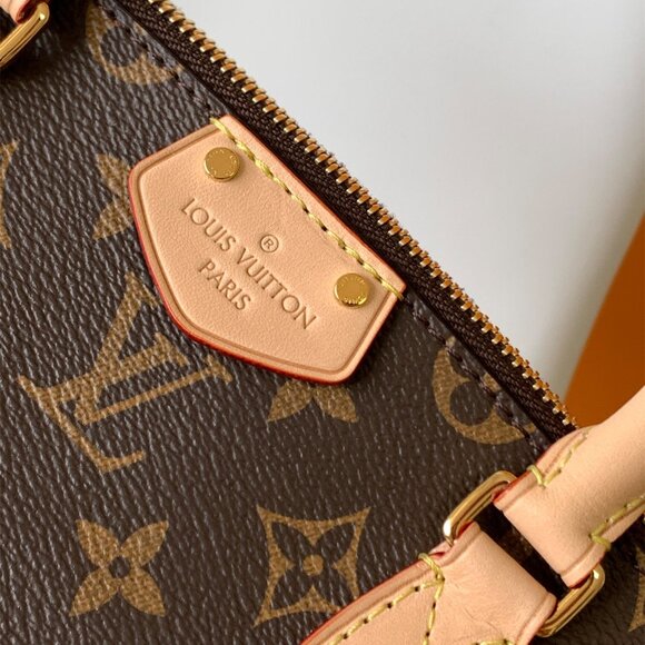 Louis Vuitton ladies single shoulder crossbody handbag - Picture 3 of 5